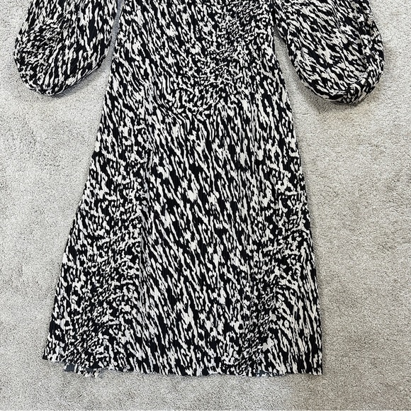 H&M Women’s Pleated Wrapover Midi Dress Longsleeve V-Neck Print in Light Beige L - Picture 10 of 14